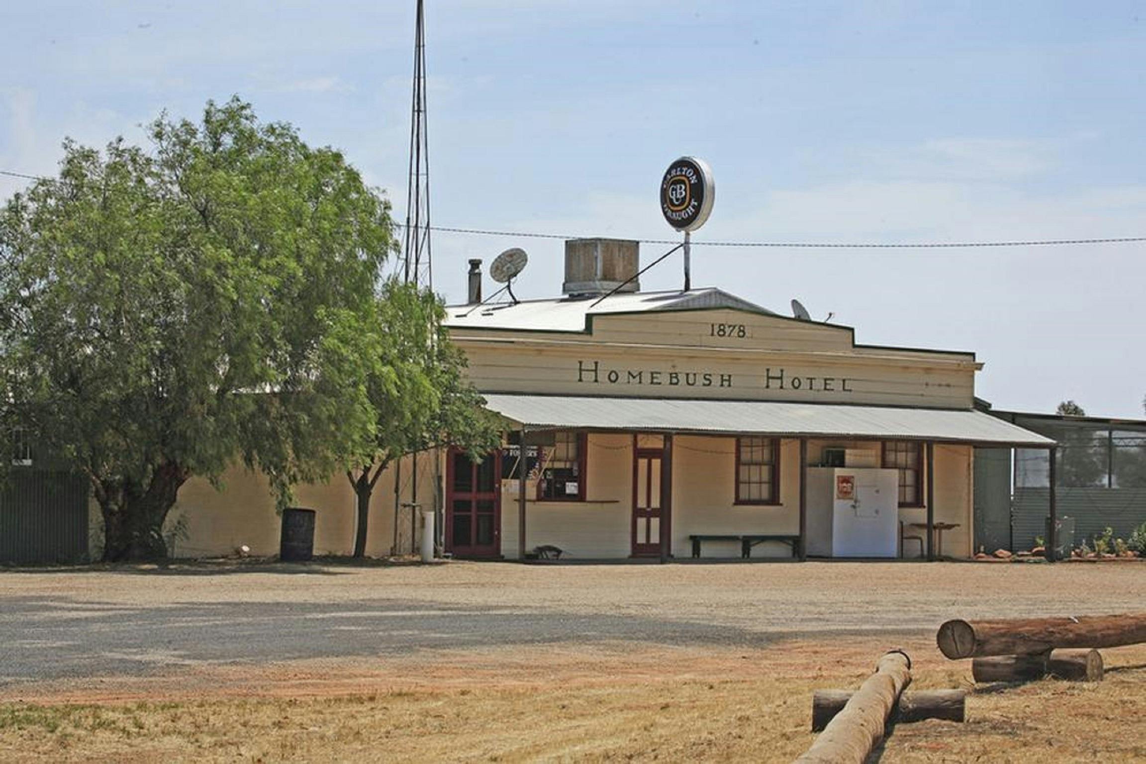 Homebush Hotel only Cobb and Co. Stop still operating, cold Beer,Hot Food, History abounds.