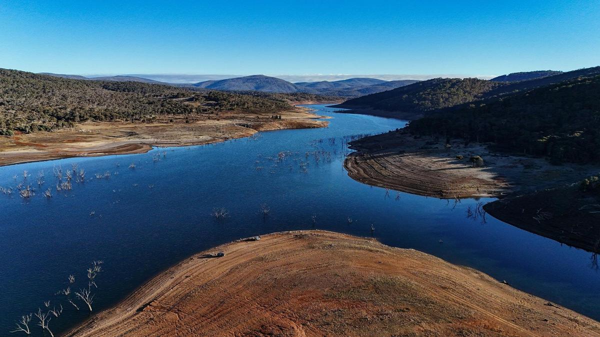 Anglers Reach Aerial Lake Eucumbene