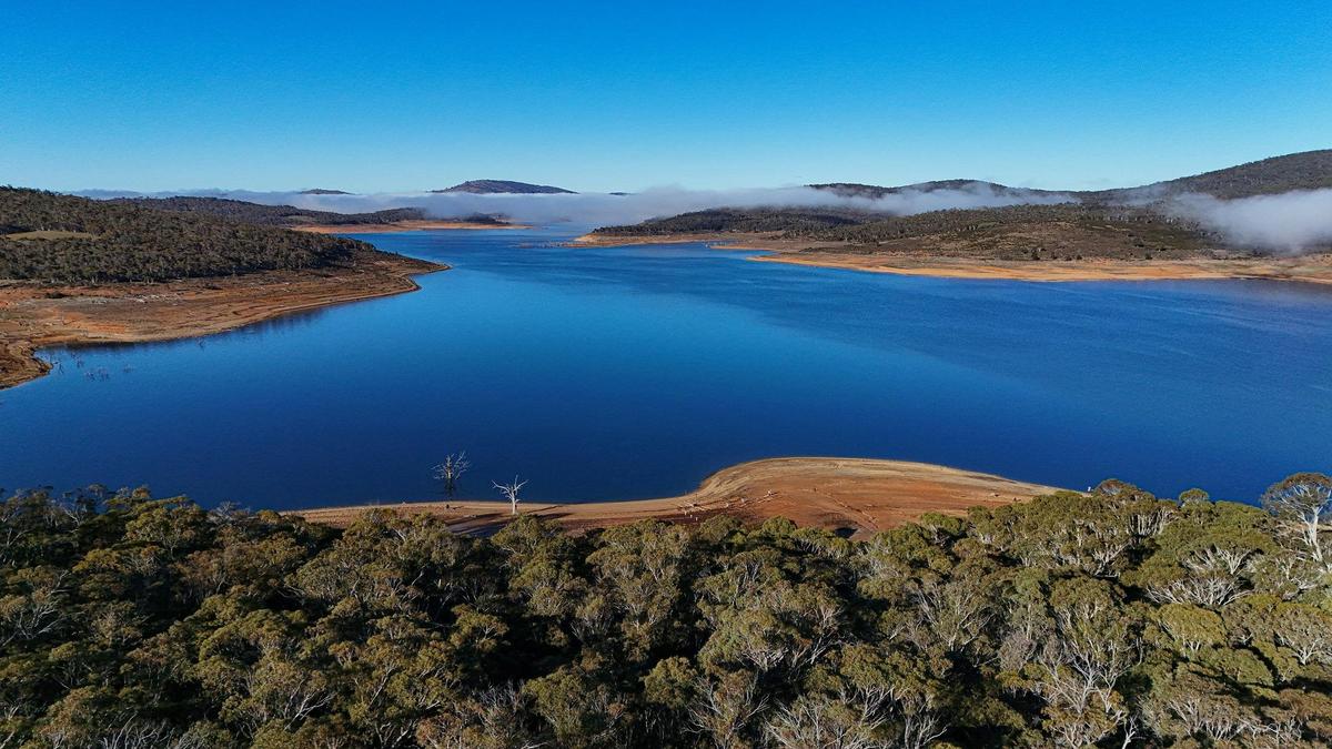 Anglers Reach Aerial Lake Eucumbene