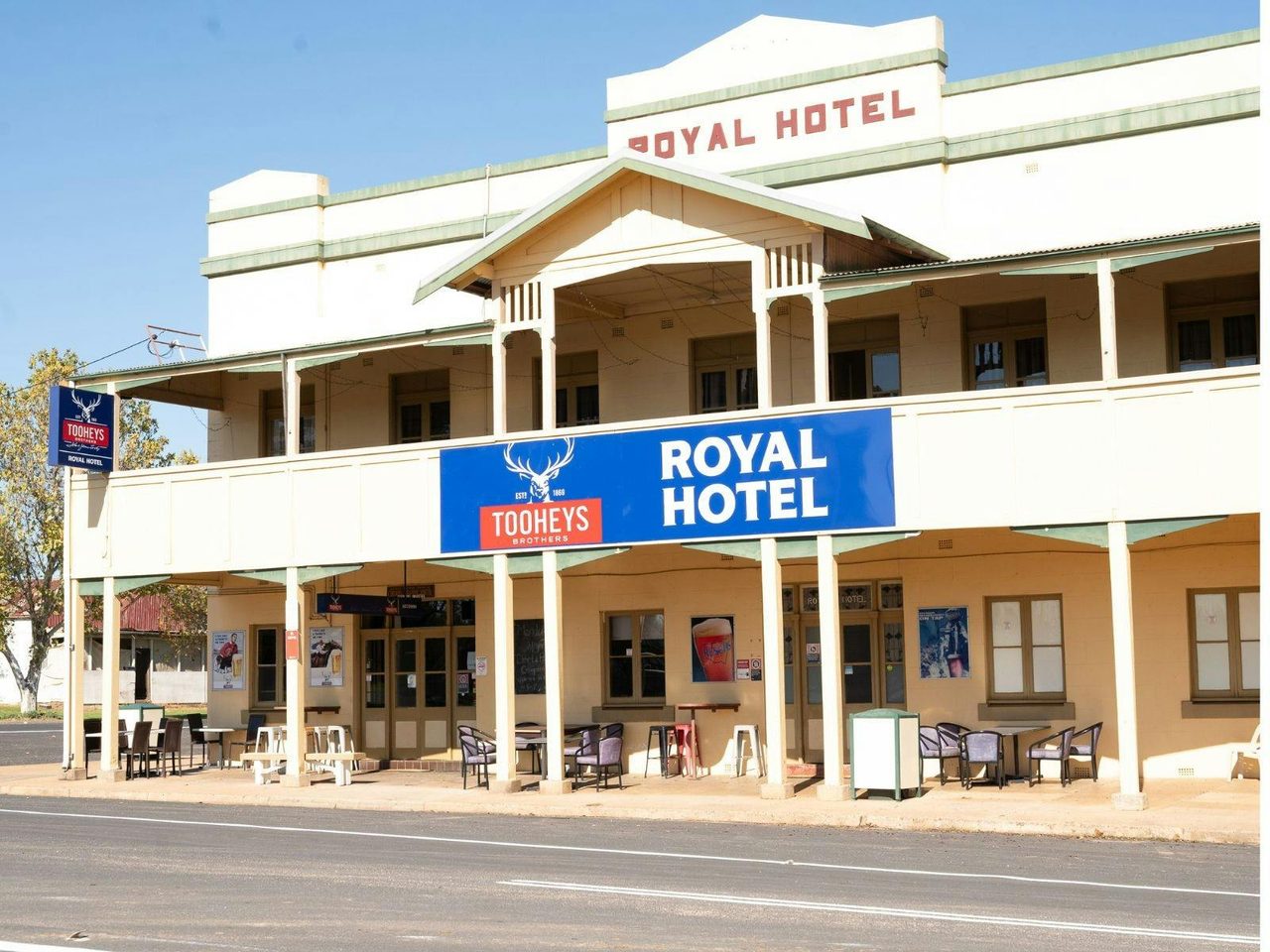 Yeoval Hotel