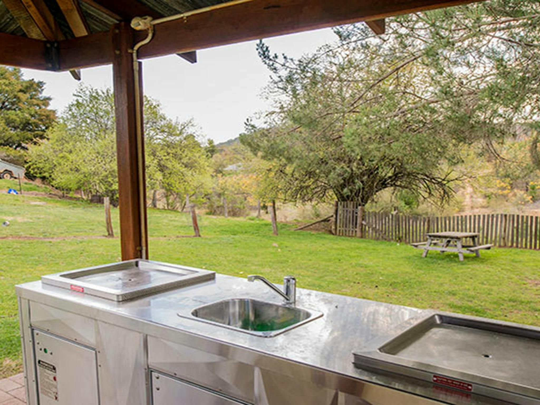 Bill Lyles Reserve picnic area, Hill End Historic Site. Photo: John Spencer