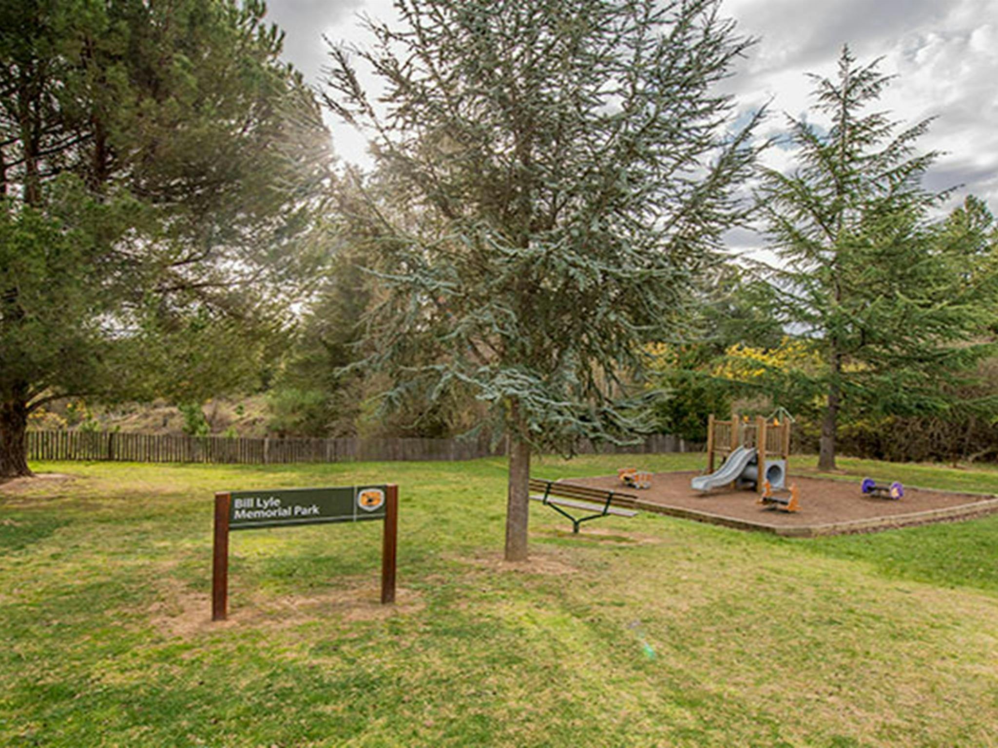 Bill Lyles Reserve picnic area, Hill End Historic Site. Photo: John Spencer
