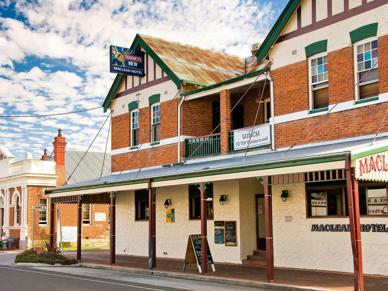 Maclean Hotel