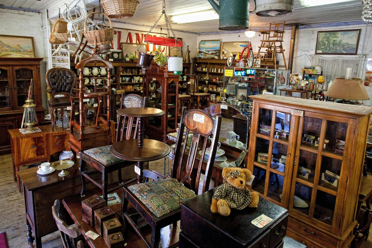 Exeter - The Village Pump Antiques