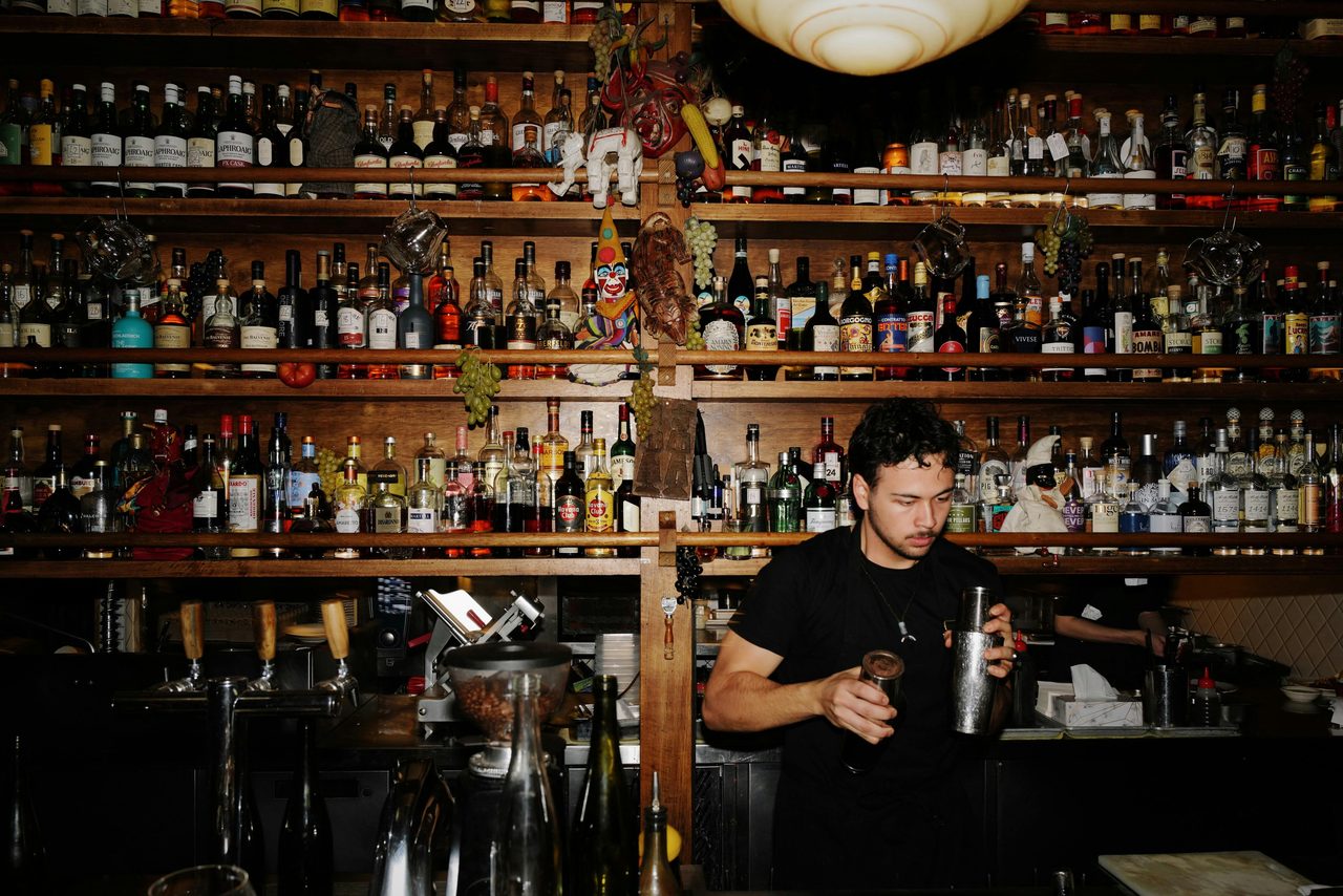 Alberto's Lounge