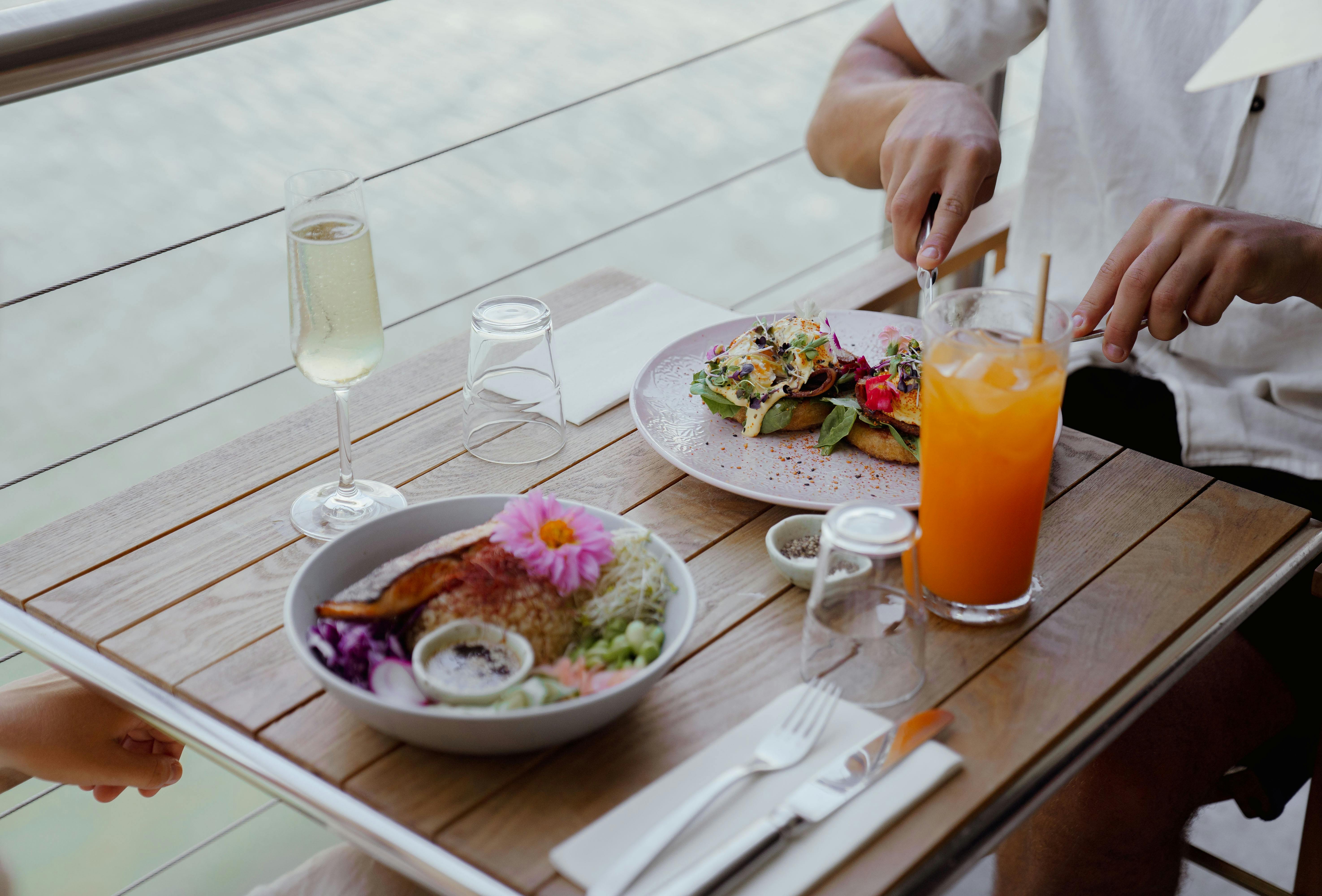 Breakfast at cafe beside the Tweed River
