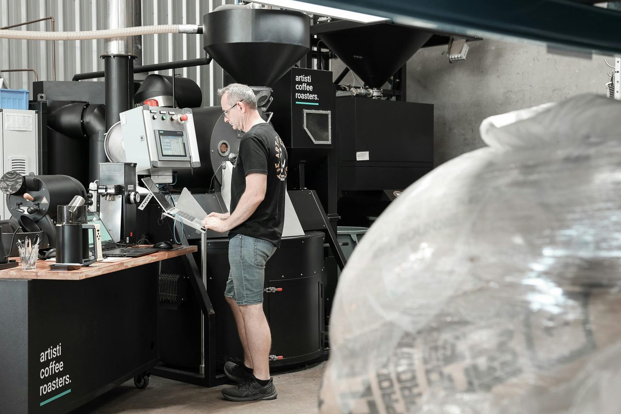 Roasting coffee on an IMF hot air roaster