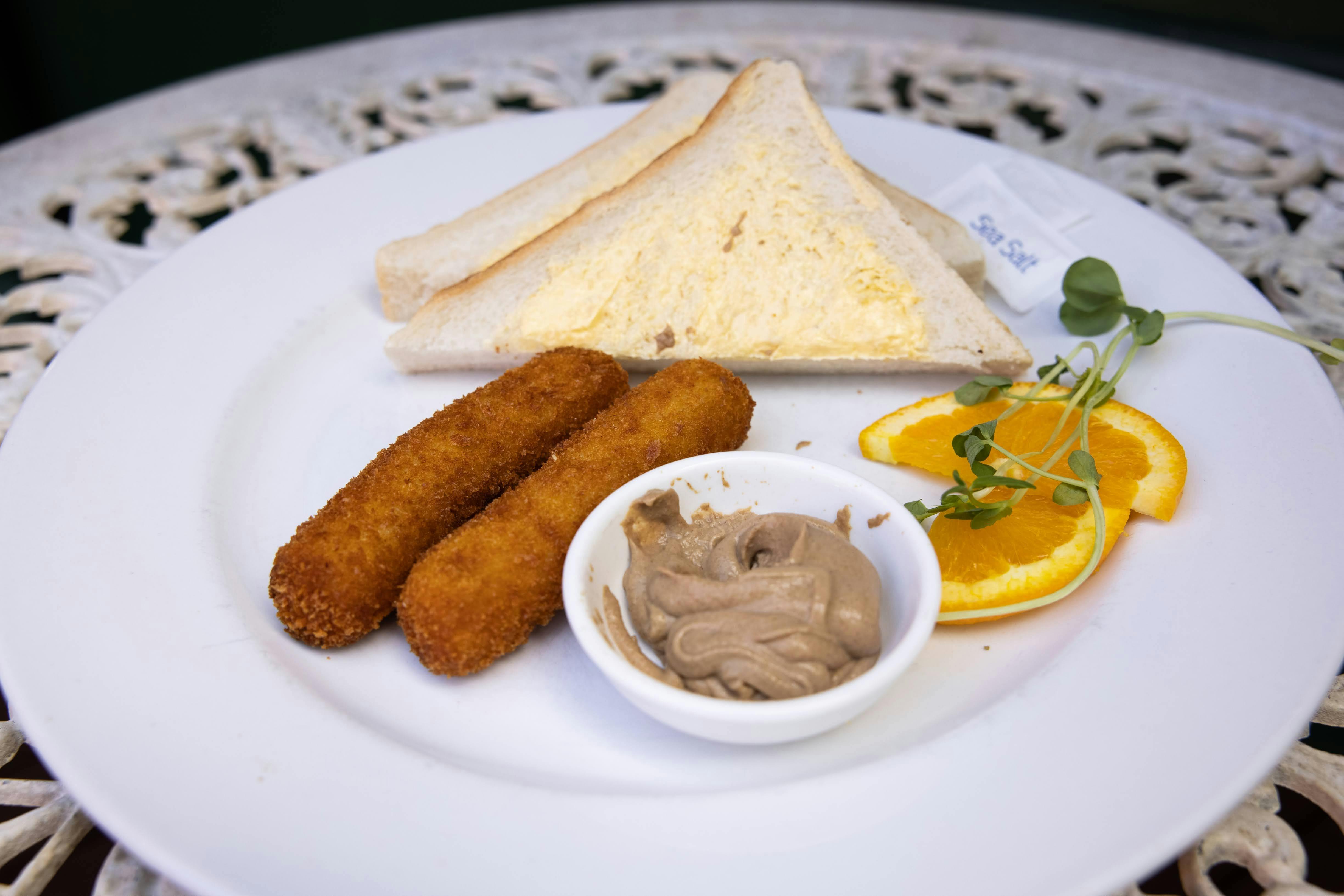 Dutch croquettes with bread