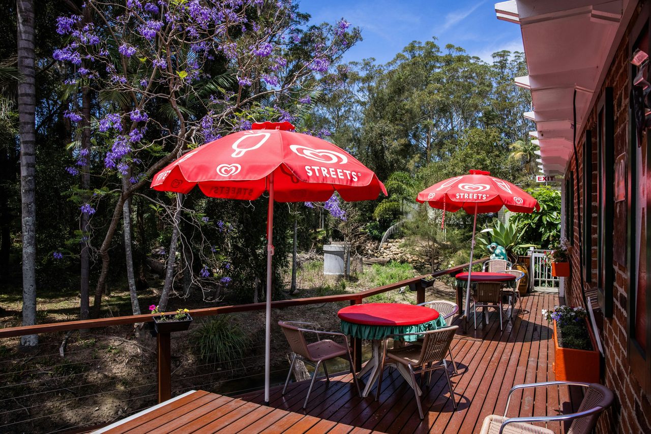 Cafe deck seating