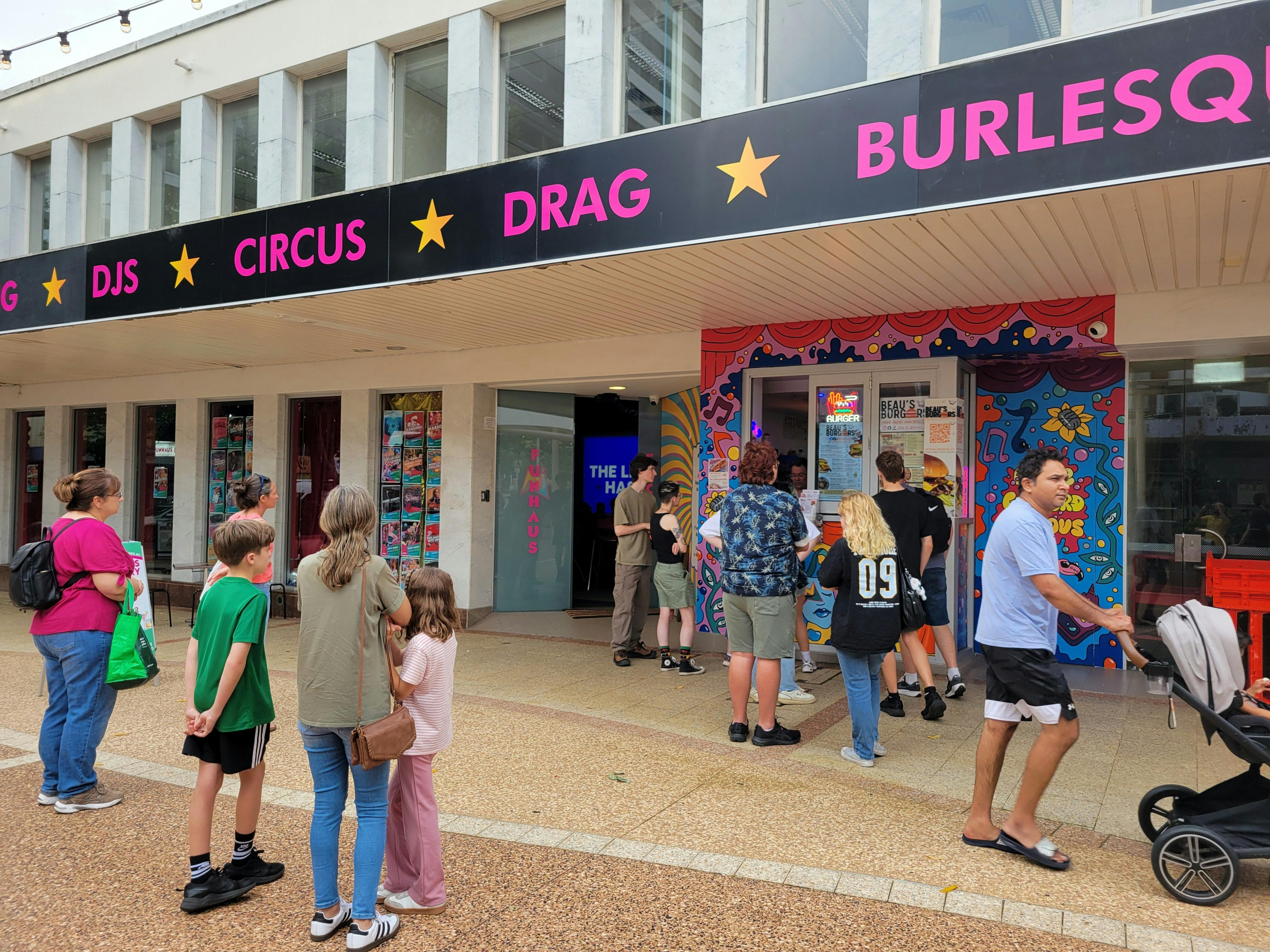 Image of Beau's Burgers service window in William St. Plaza