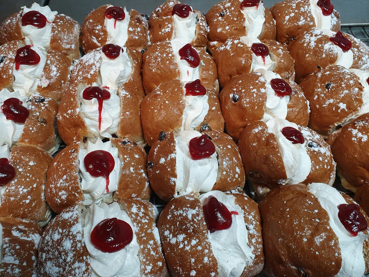 Bryants Cream Buns