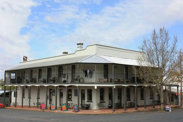 Bowning Hotel
