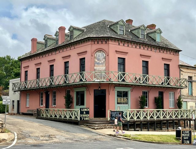 Braidwood Commercial Hotel