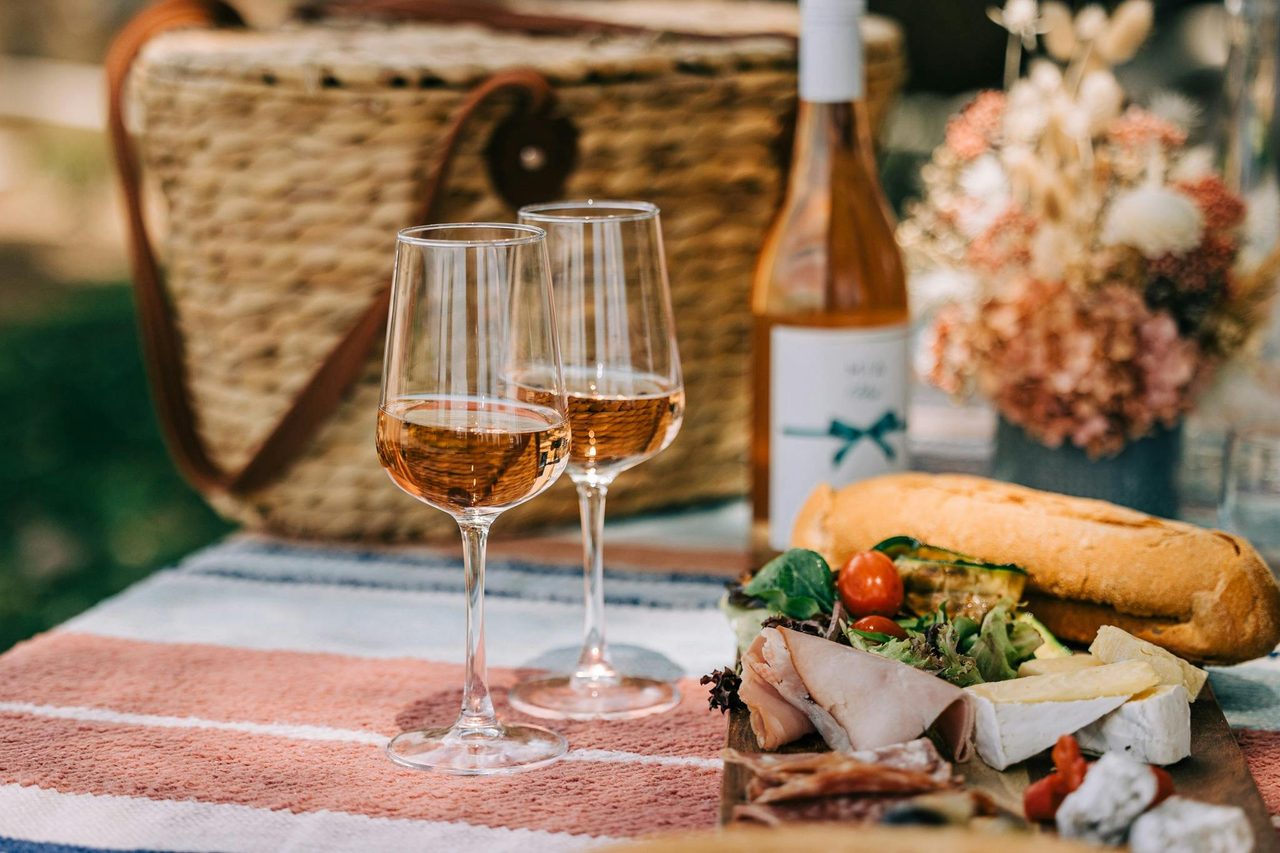 Picnic in the vines