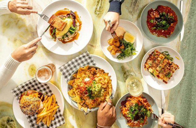 Bunkers Bistro - Lakeside Golf Club