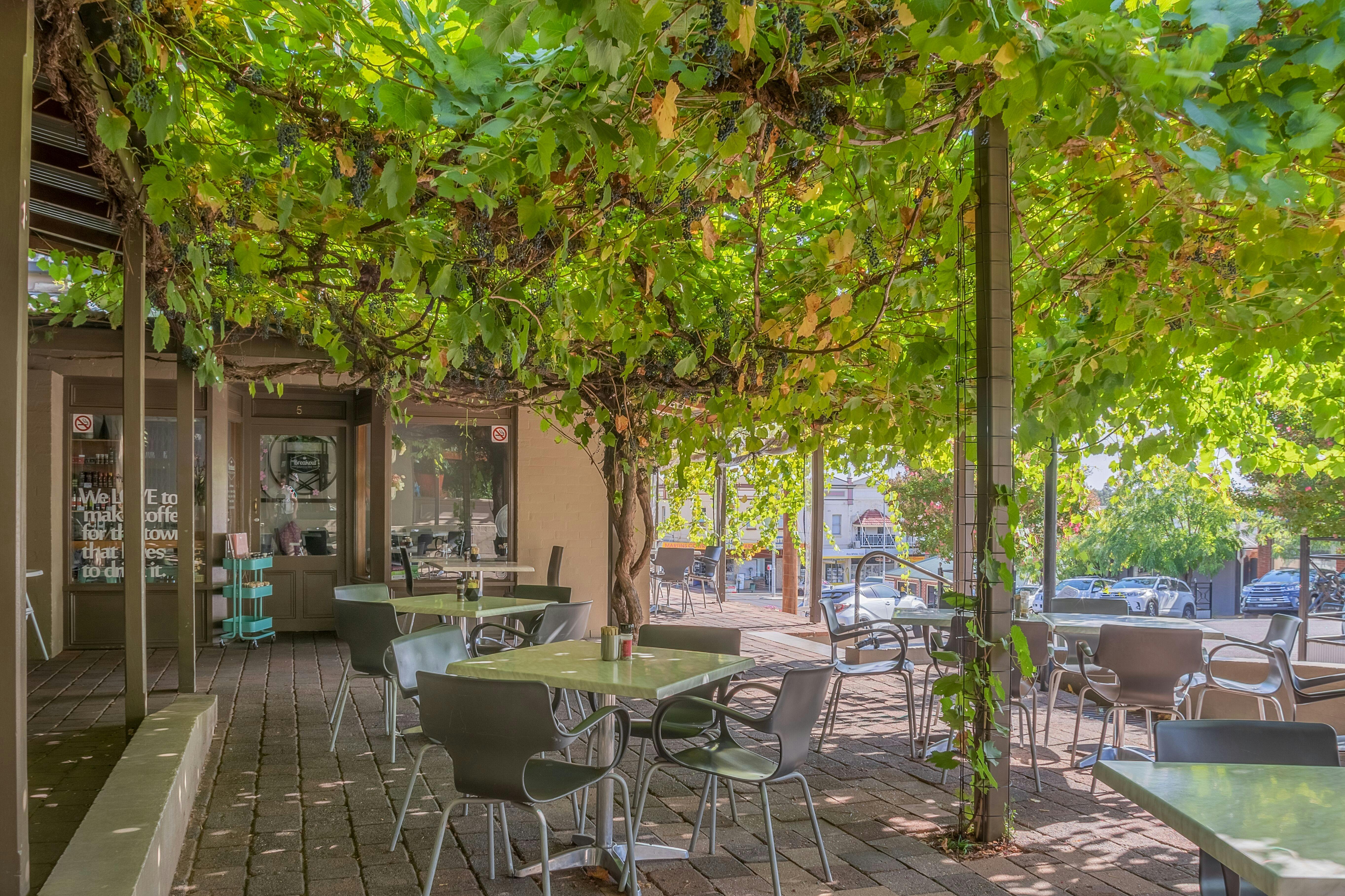 Breakout Brasserie Cafe