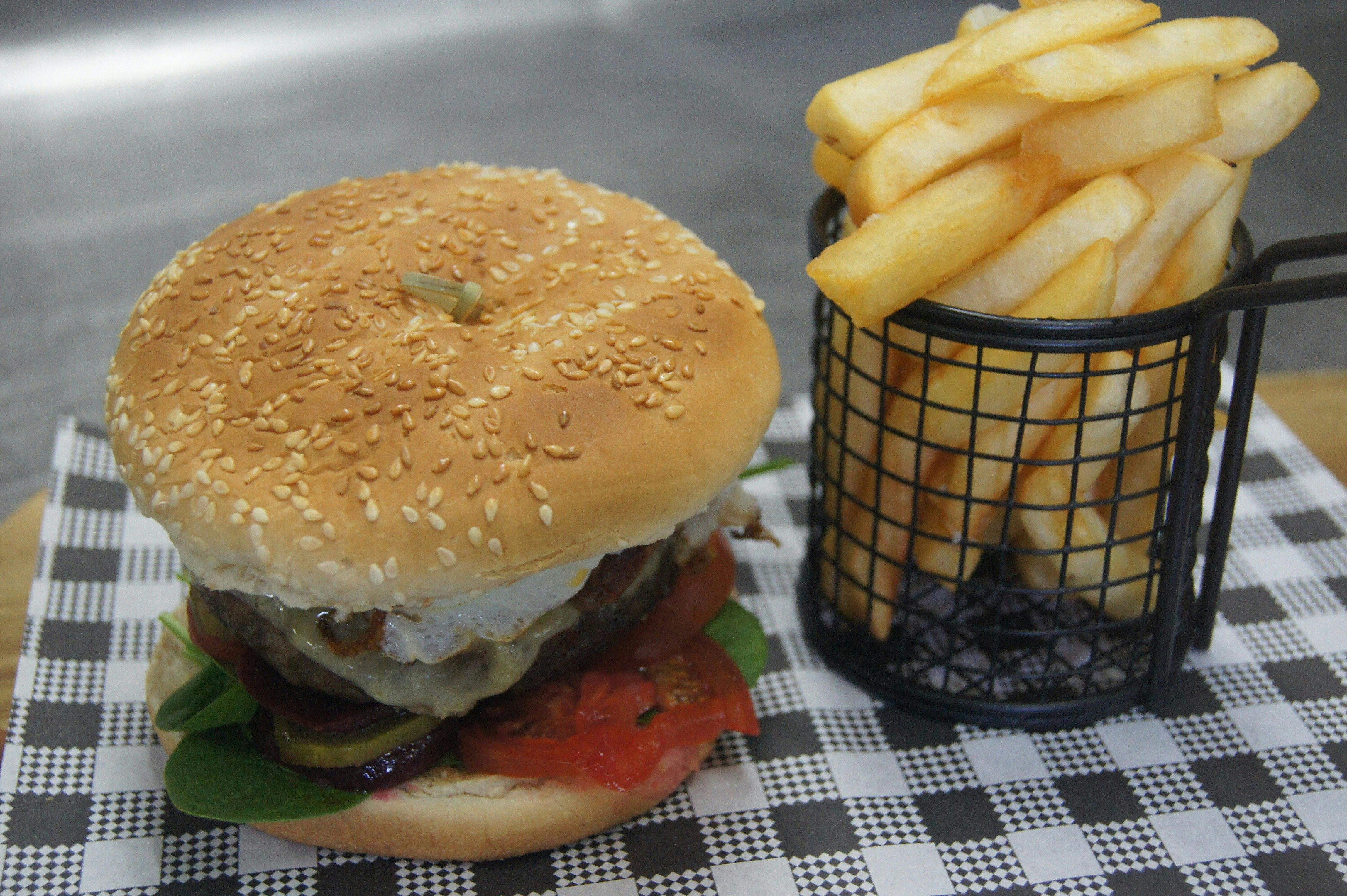 Central Park Cafe - Burger