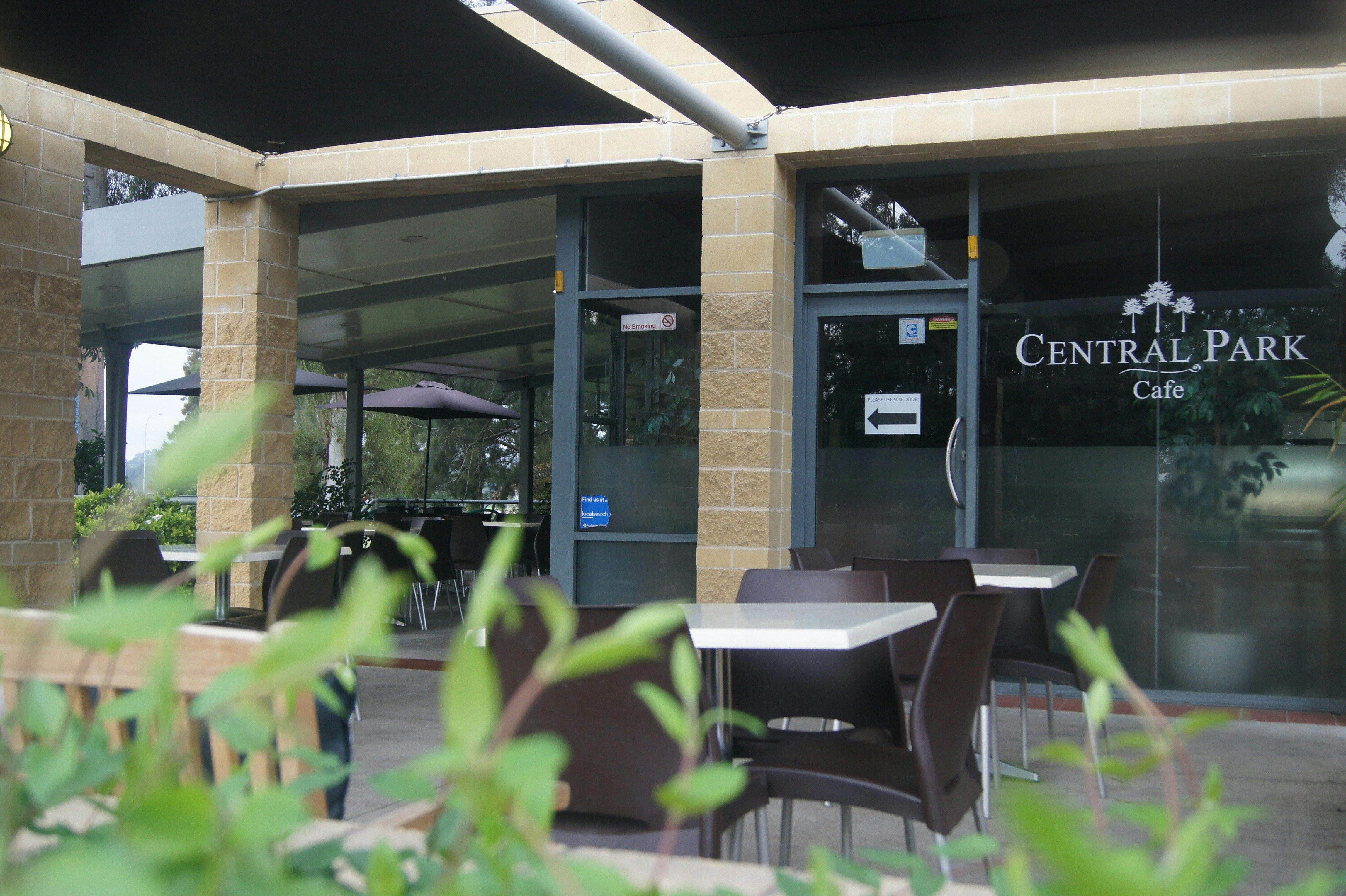 Central Park Cafe - Outdoor Dining