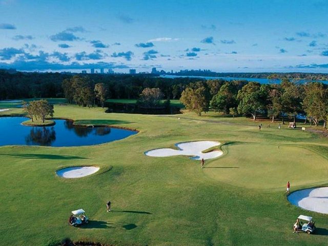 Coolangatta & Tweed Heads Golf Club - The Balcony Bar and Cafe