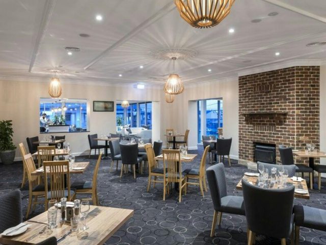 Edge Bar and Restaurant