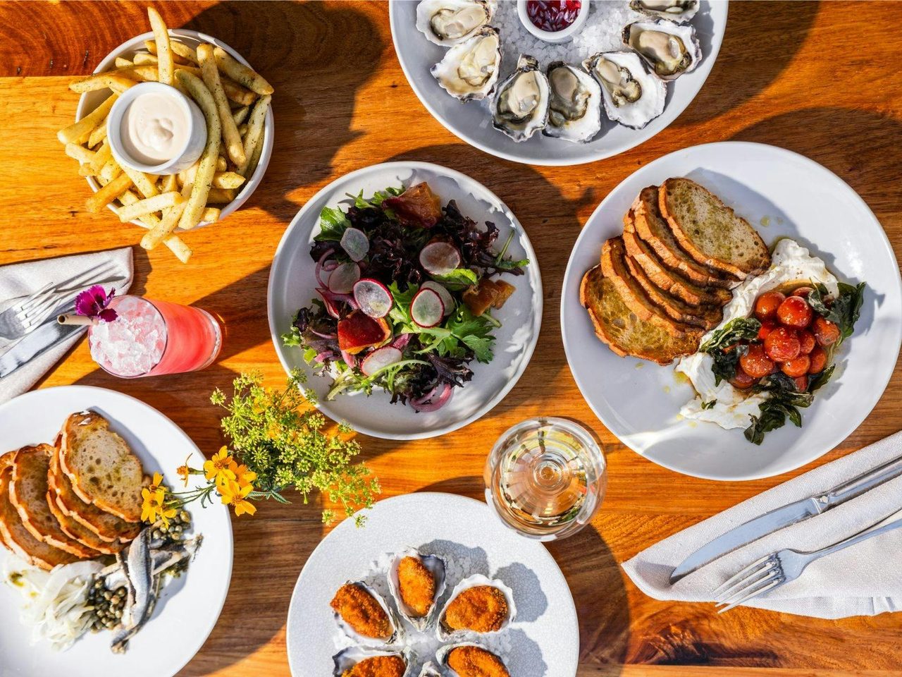 Casual Alfresco Style Dining in the Sunshine at Cupitt's Estate Ulladulla NSW