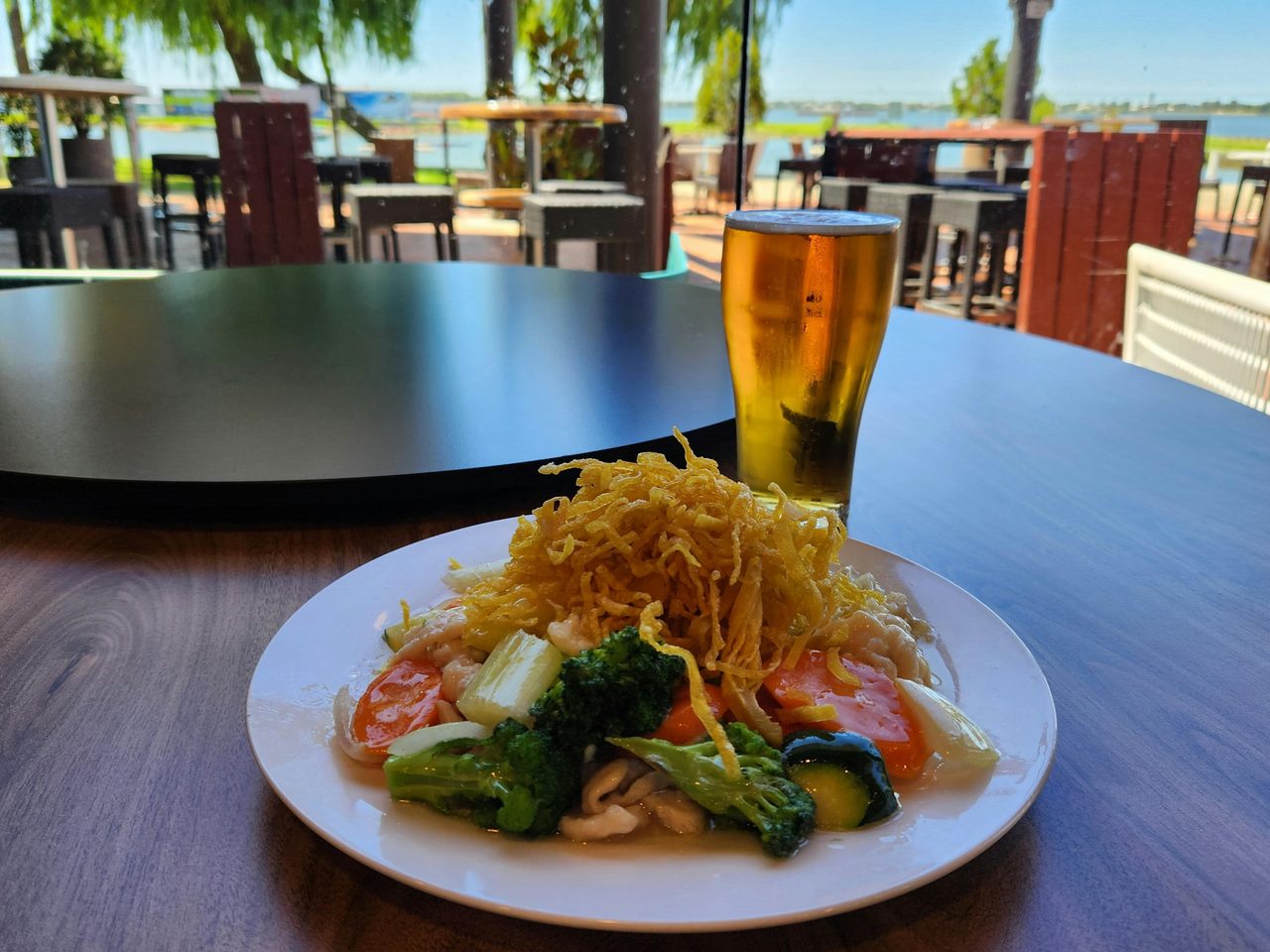 Golden Inn Chinese Restaurant provides exceptional Chinese cuisine at Mulwala Water Ski Club.