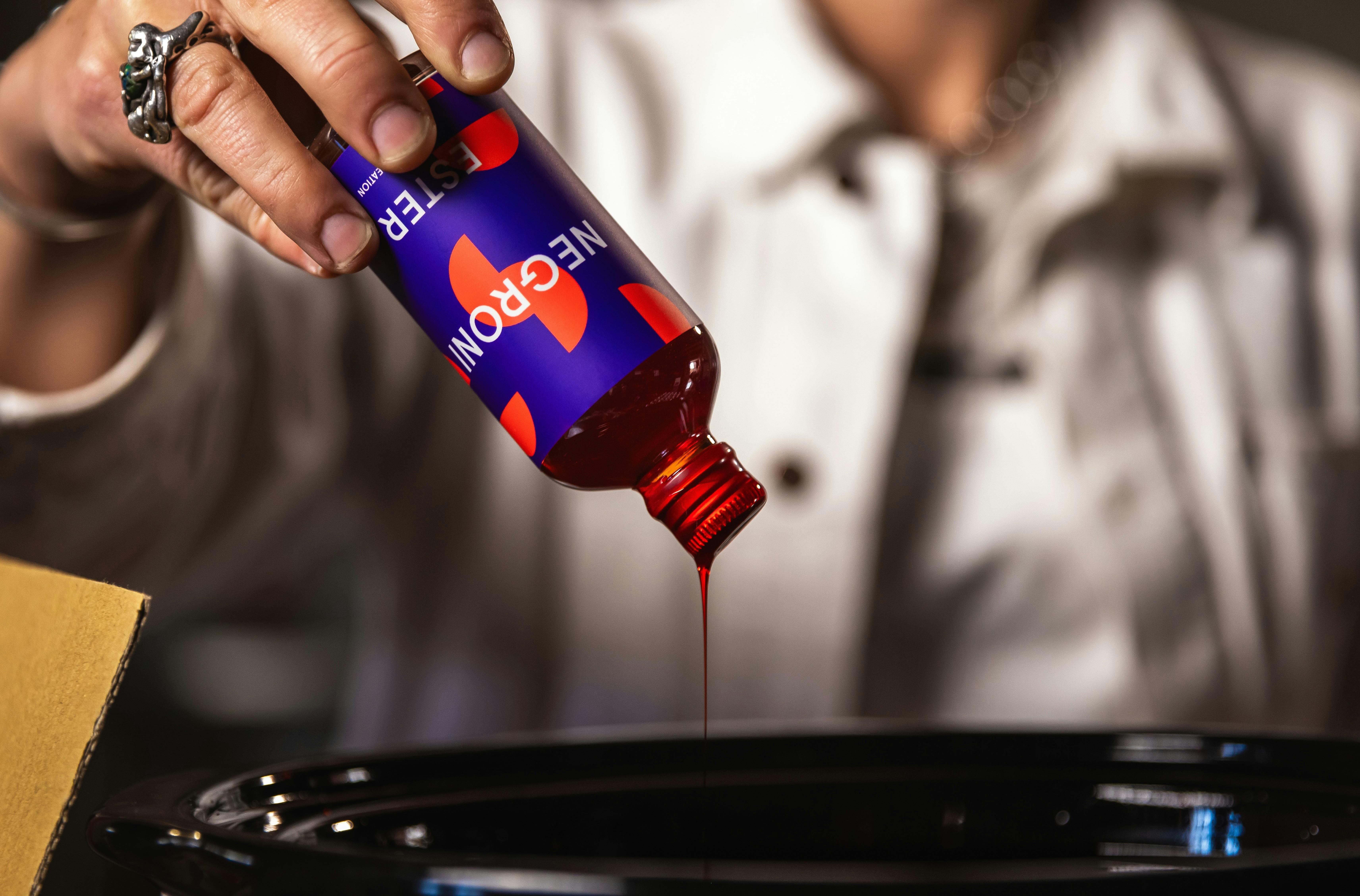 Making a Negroni mini bottle