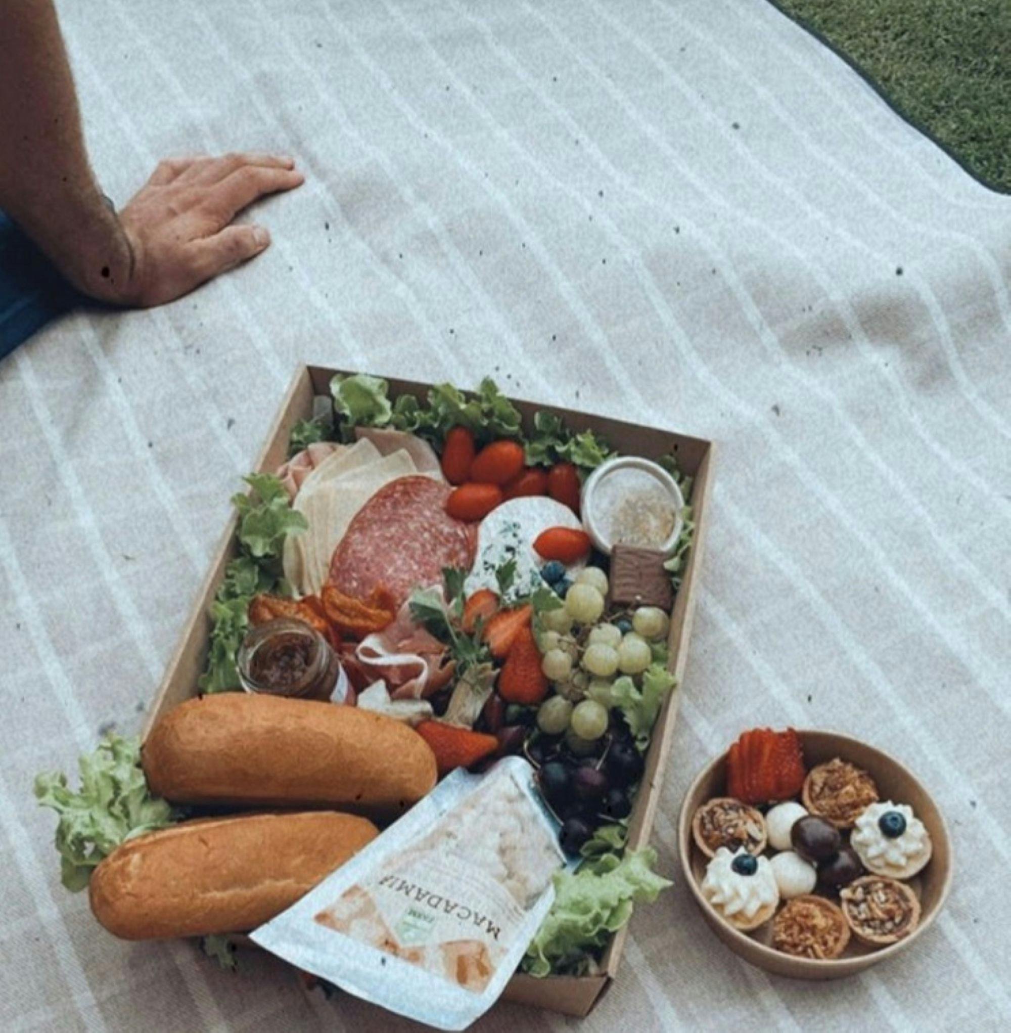 Garden Picnics at Summerland House Farm edit1