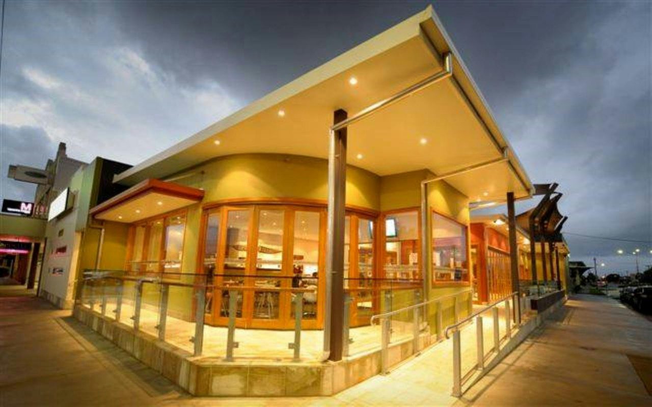 Henry Rous Tavern