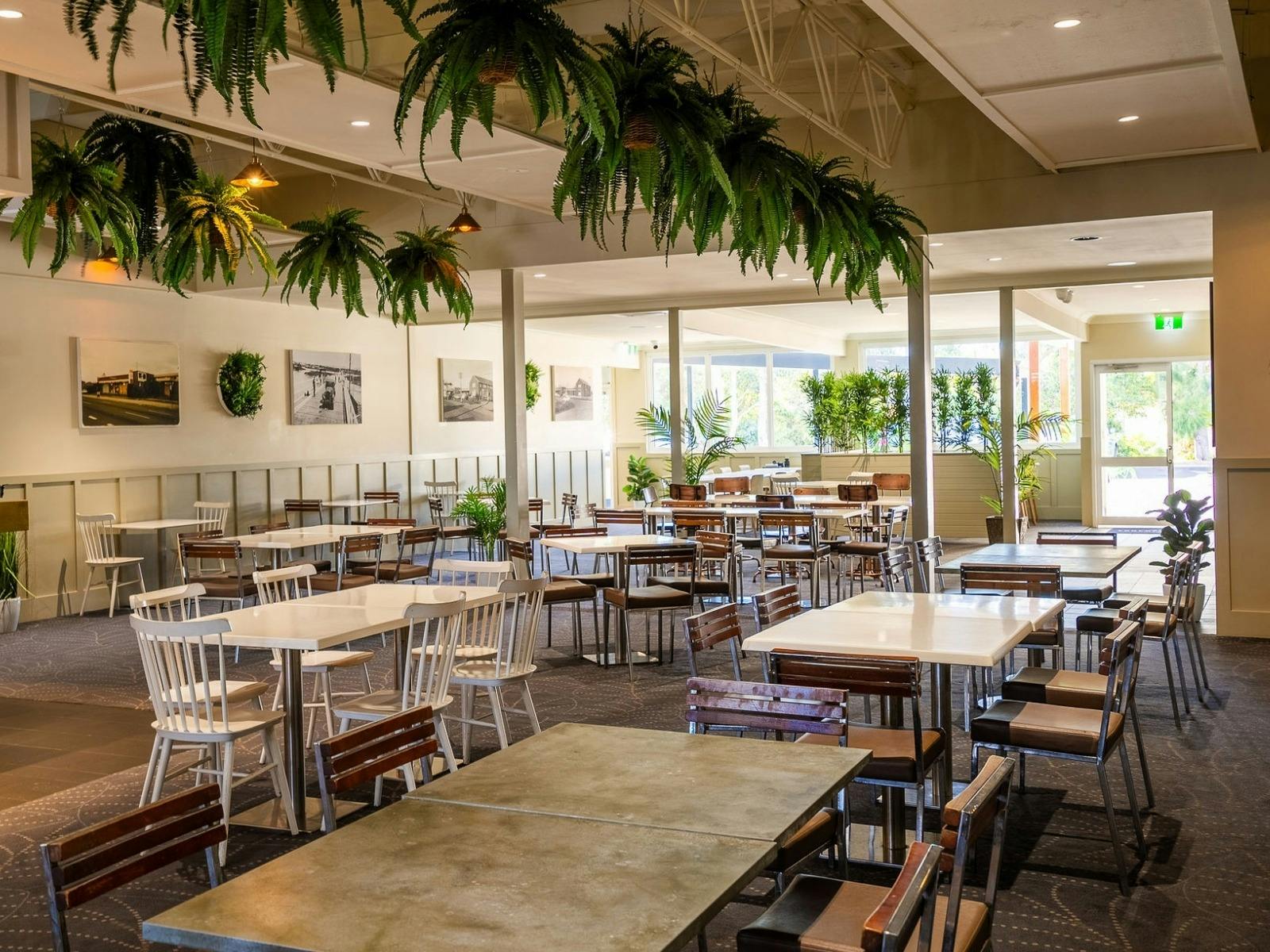 Lake Illawarra Hotel Bistro