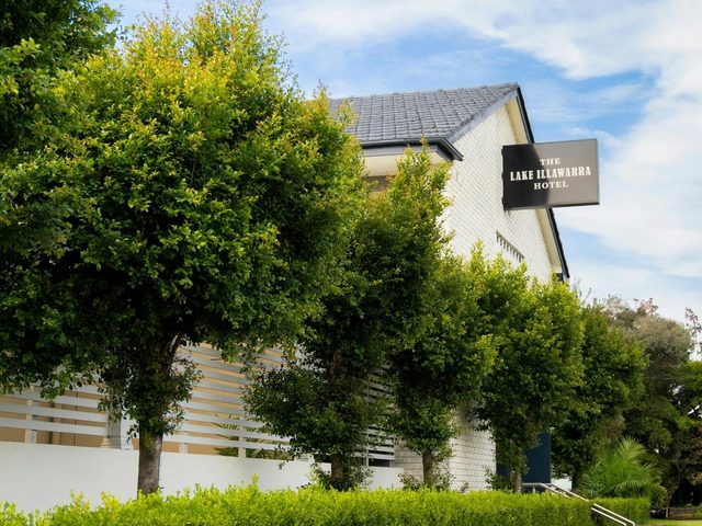 Lake Illawarra Hotel
