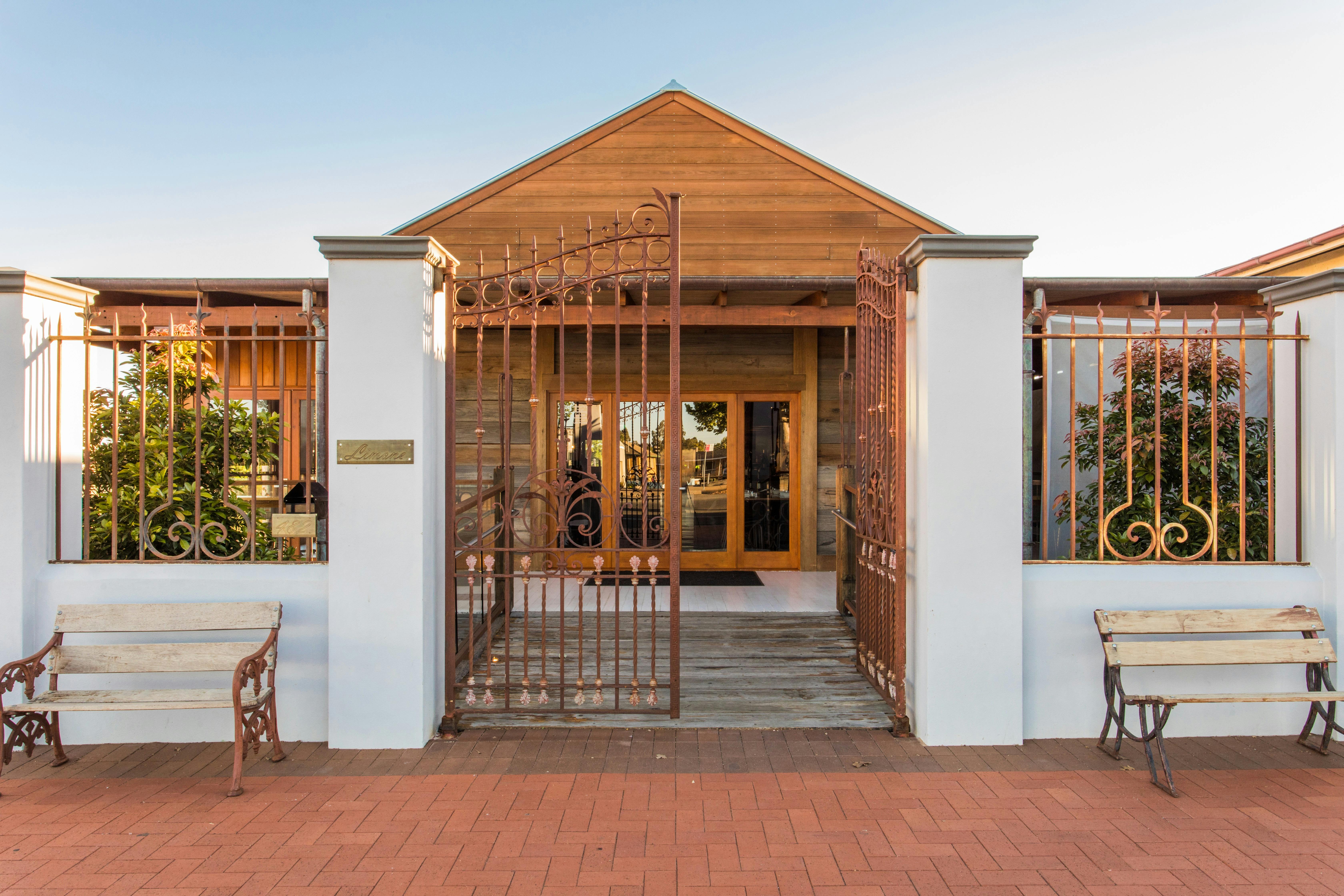 Limone Dining front gates