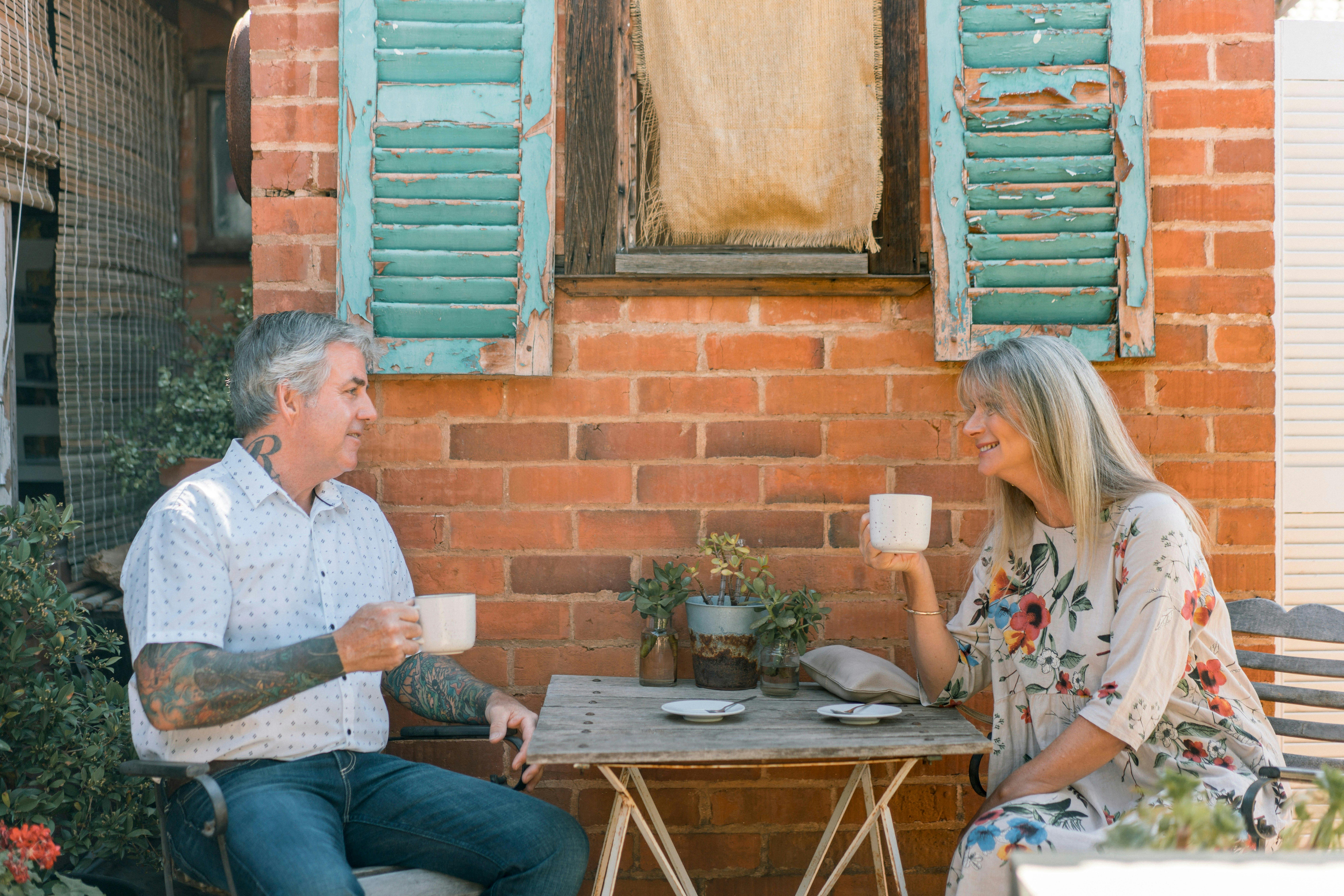 Couple sitting in the courtyard at Red Door Cafe