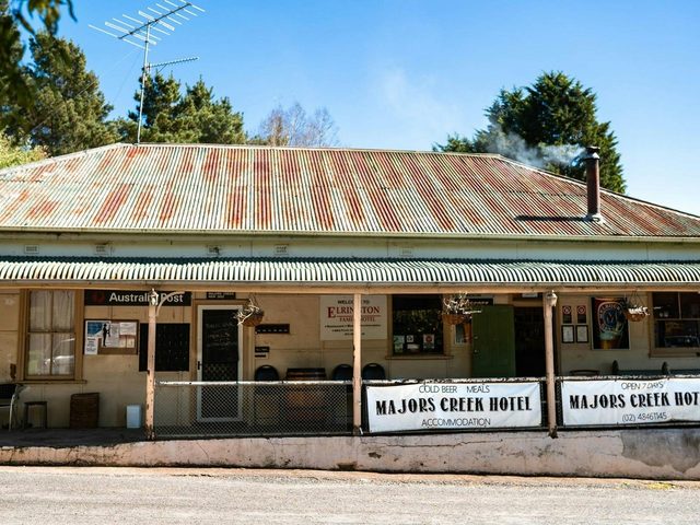 Majors Creek Pub