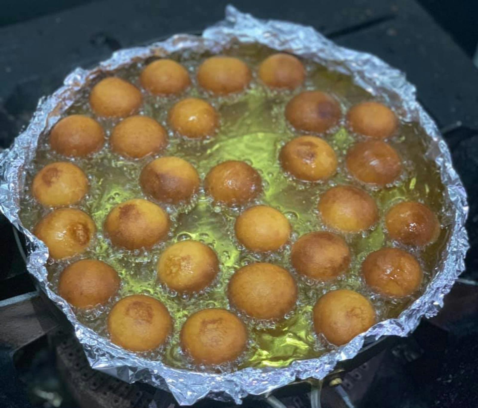 Gorom Gorom GulabJ amun Sweets