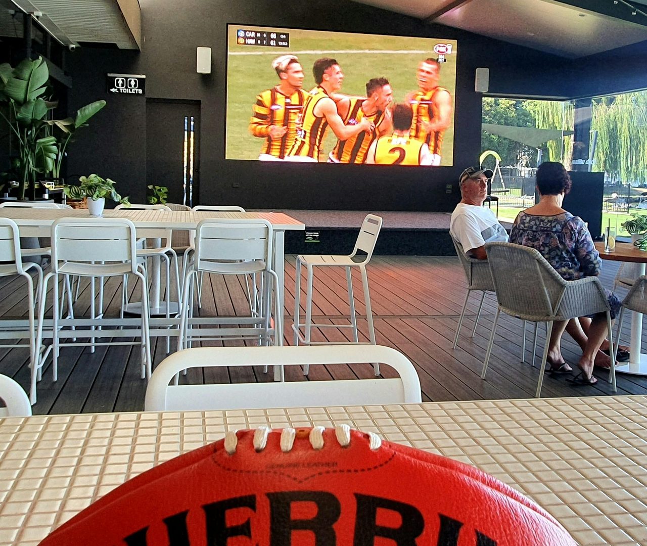 Huge out screen to catch all sporting action.