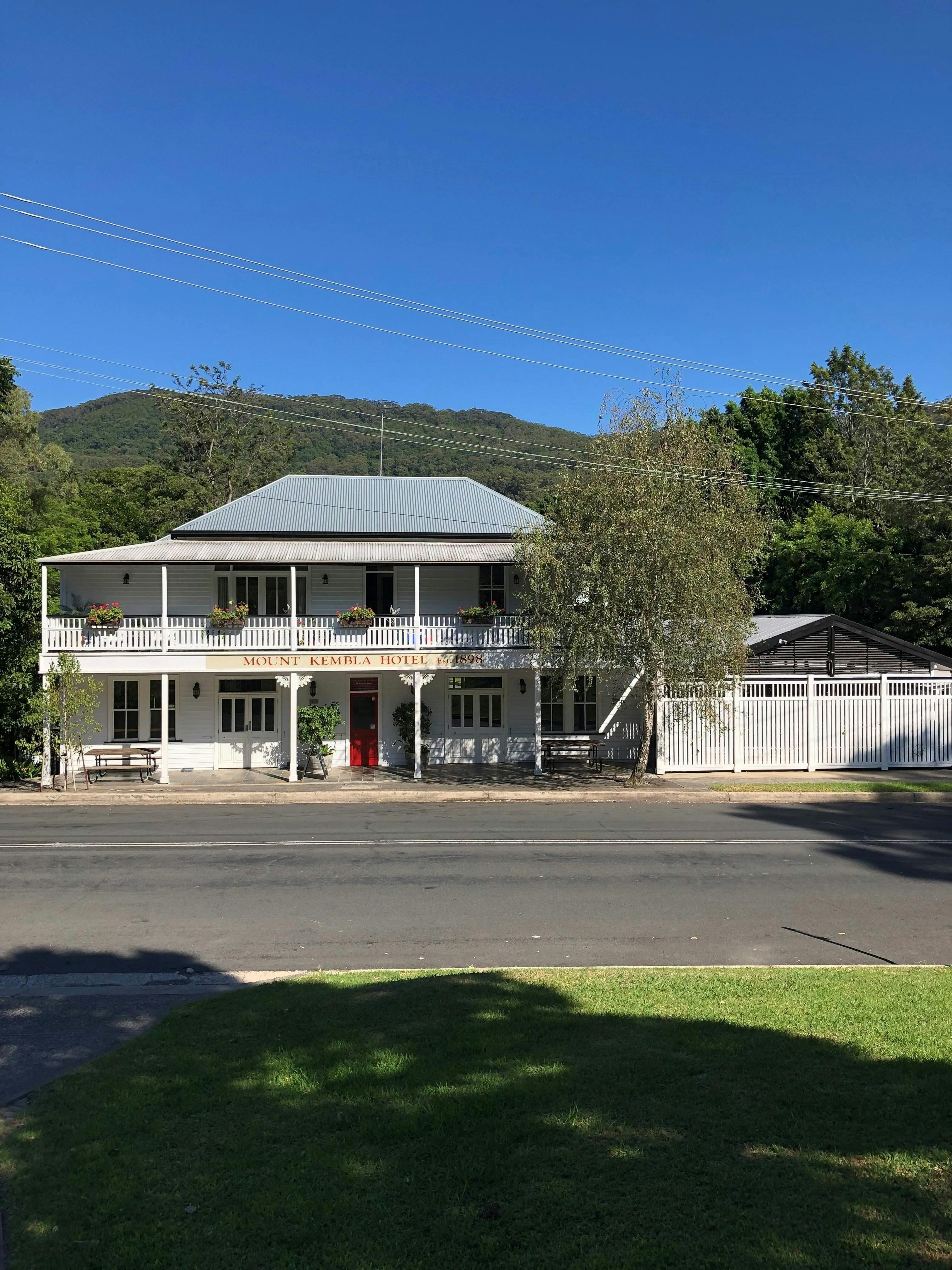 Mount Kembla Village Hotel