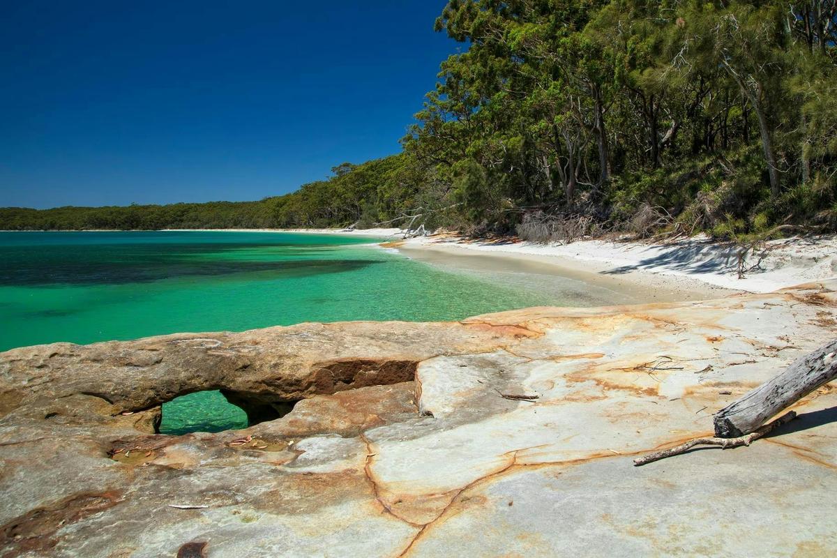 Bristol Point Beach