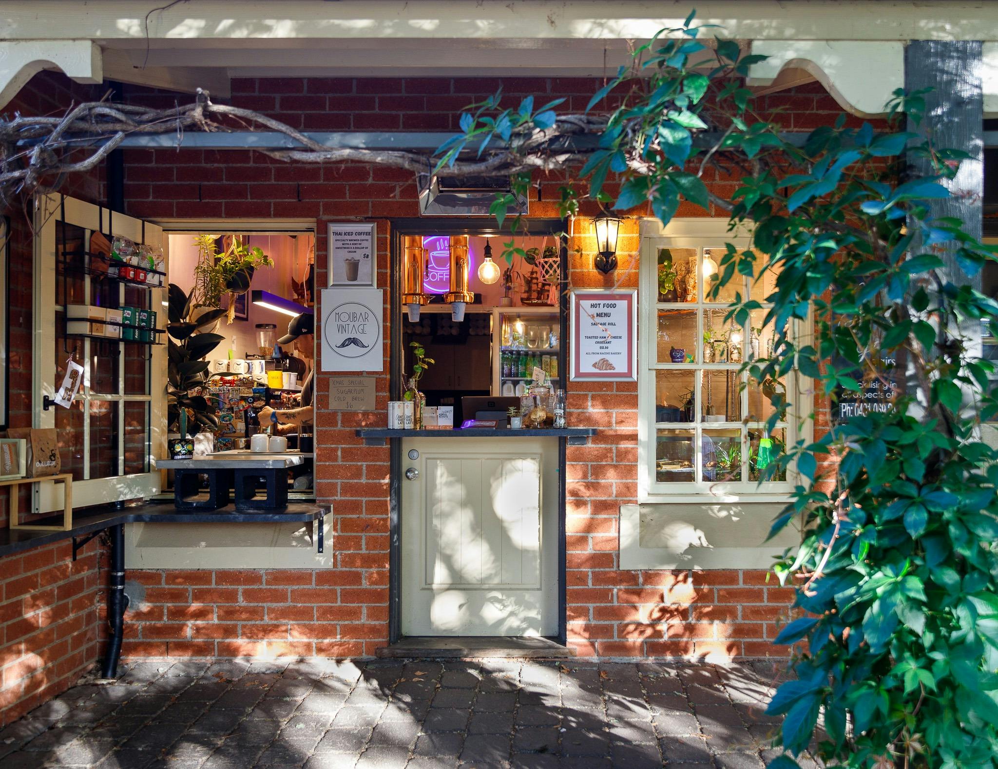 Moubar Vintage open early mornings