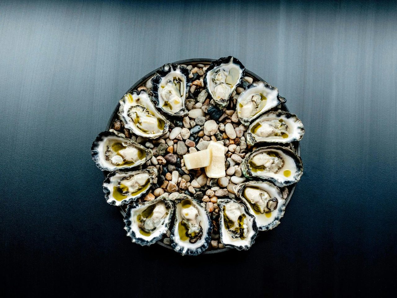 Printhie Dining's fresh oyster from their oyster tank
