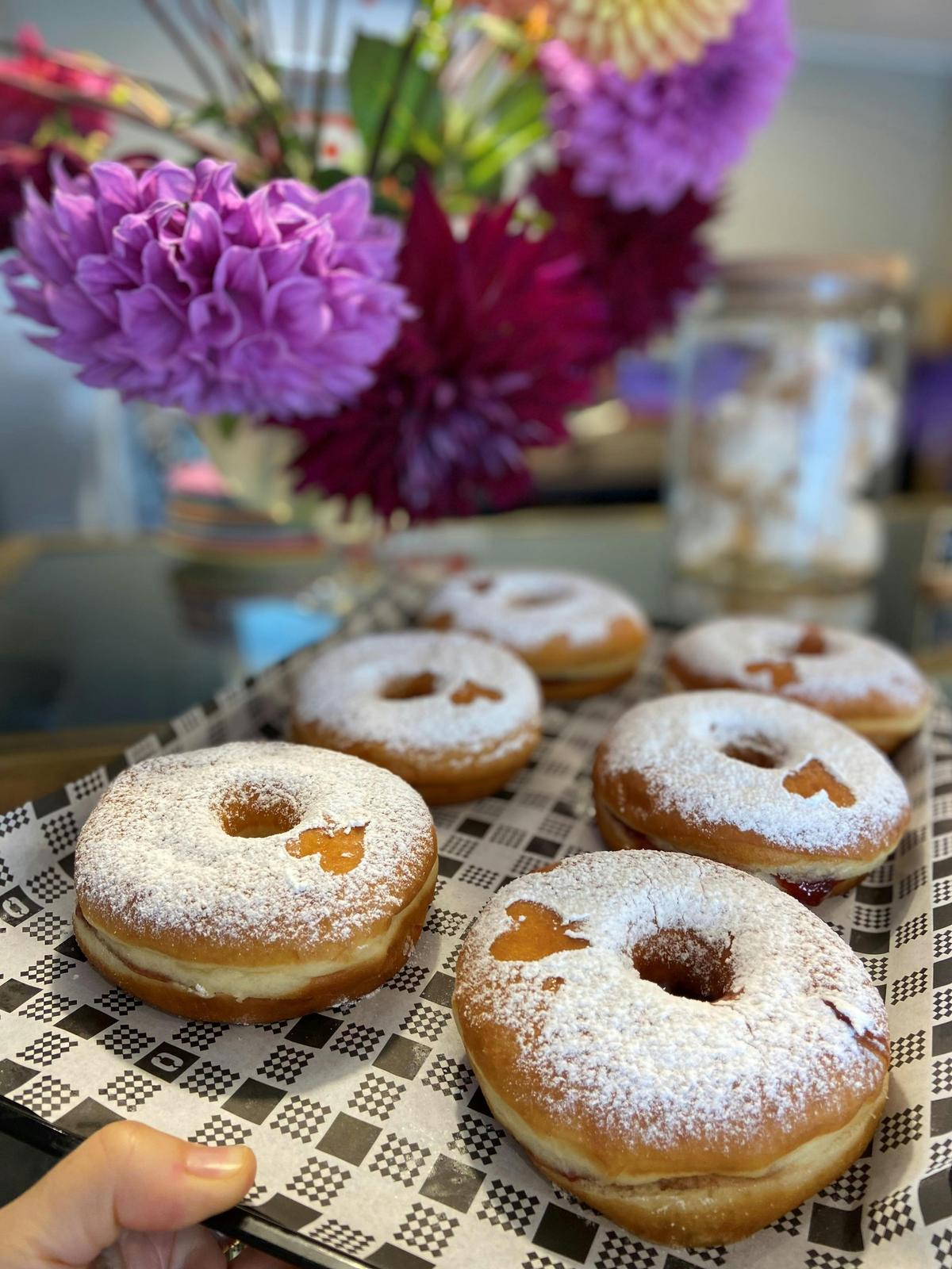 Oscar's Donuts