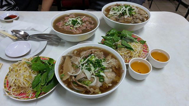 Pho Tau Bay