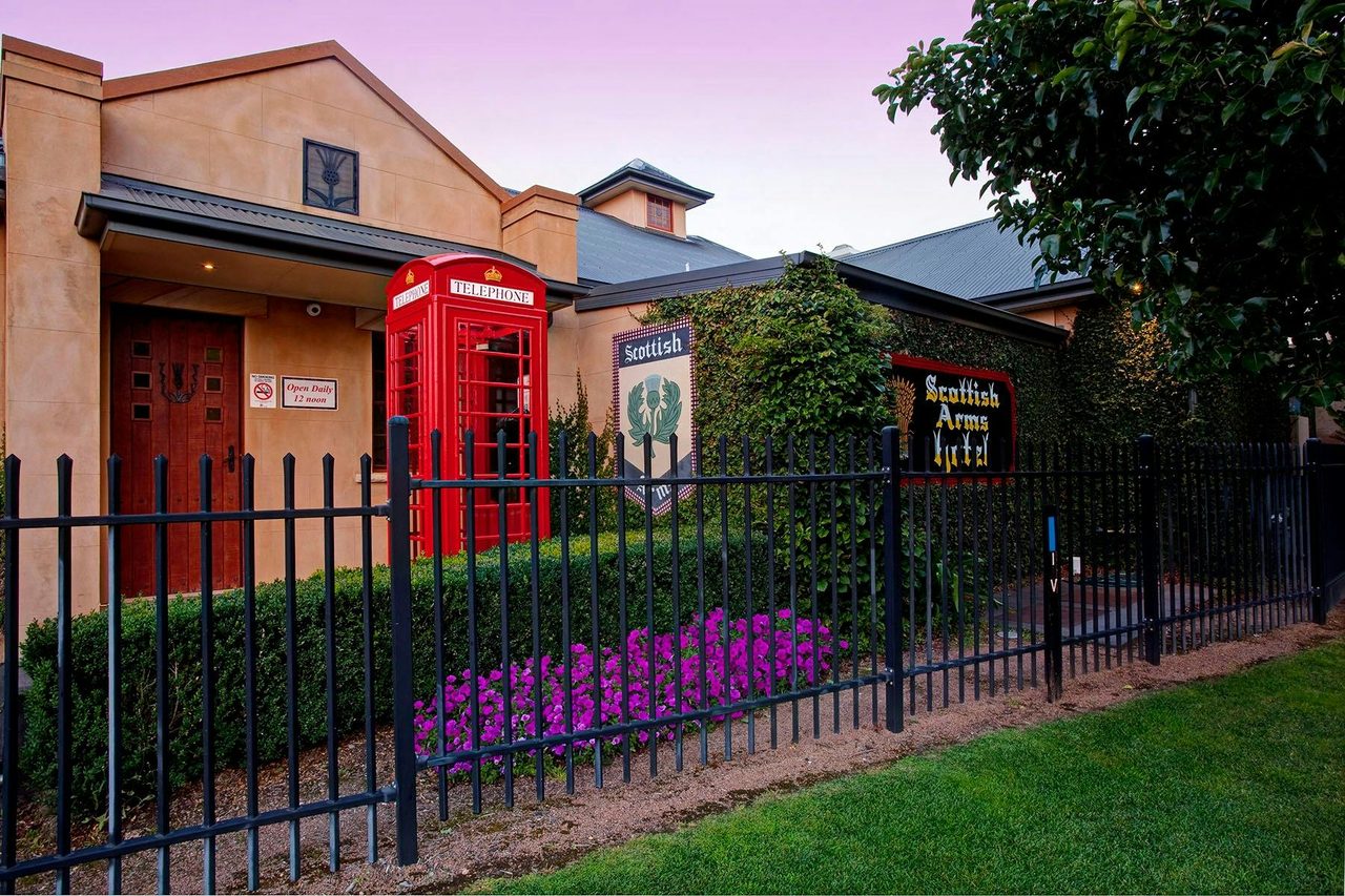 Scottish Arms Hotel