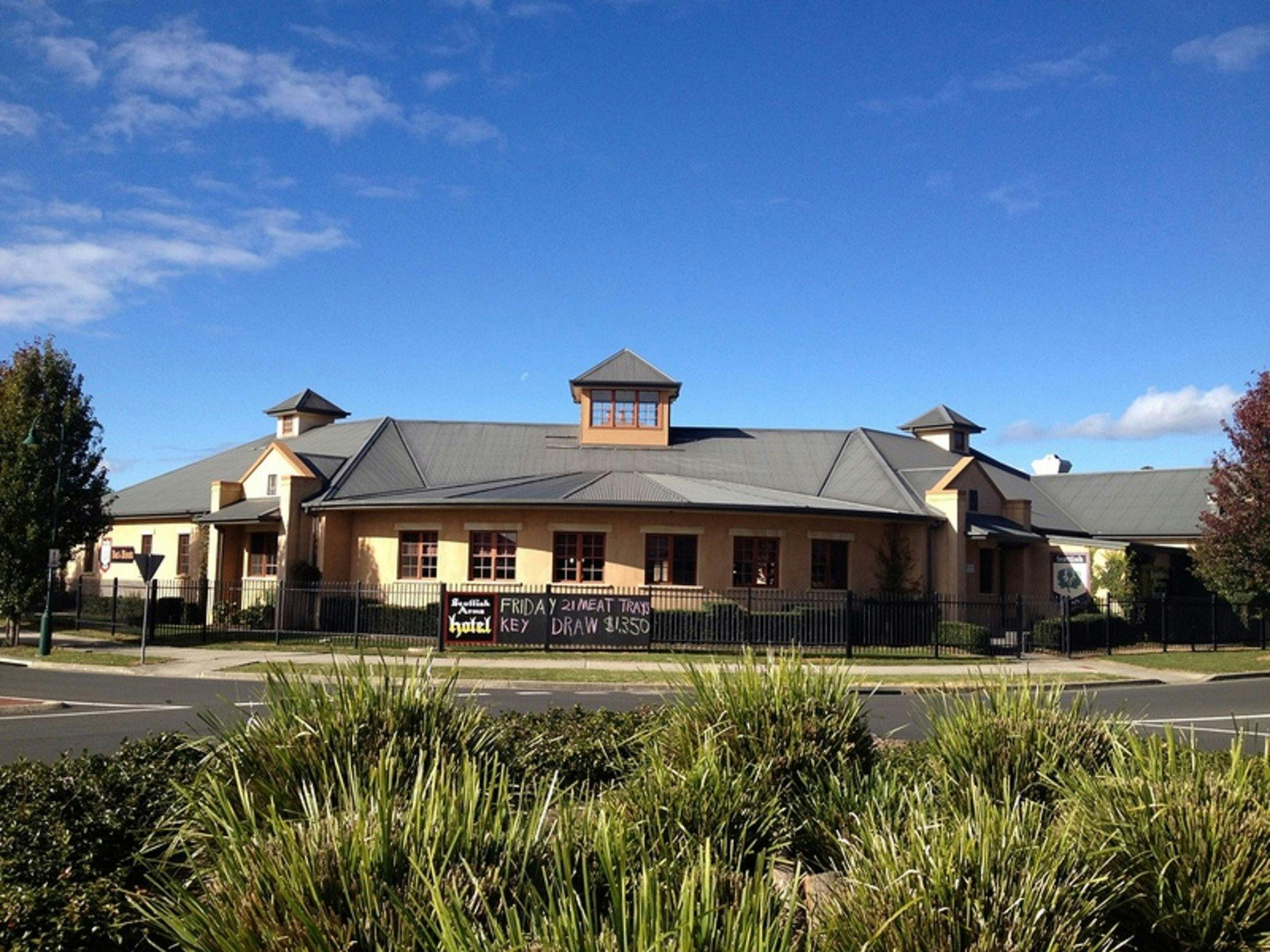 Scottish Arms Outside