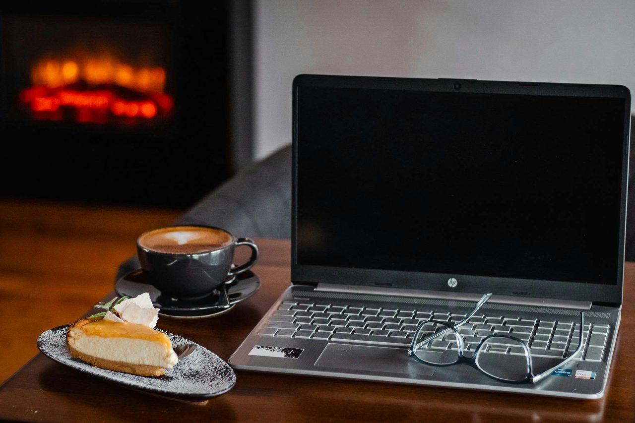 Laptop friendly, lunch meeting venue restaurant near Sydney.