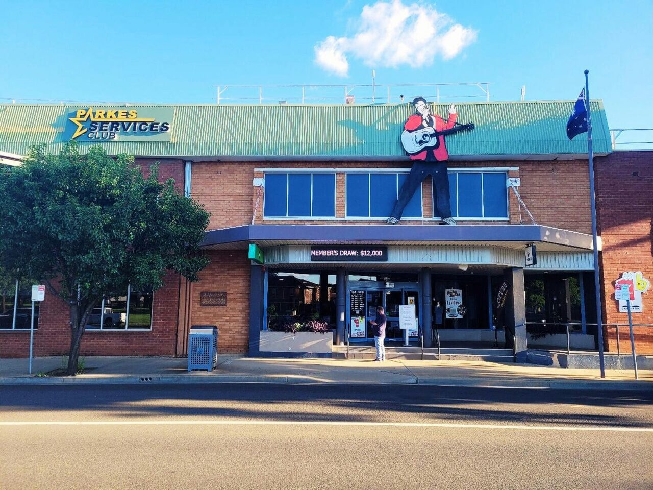 Front entrance of Parkes Services Club
