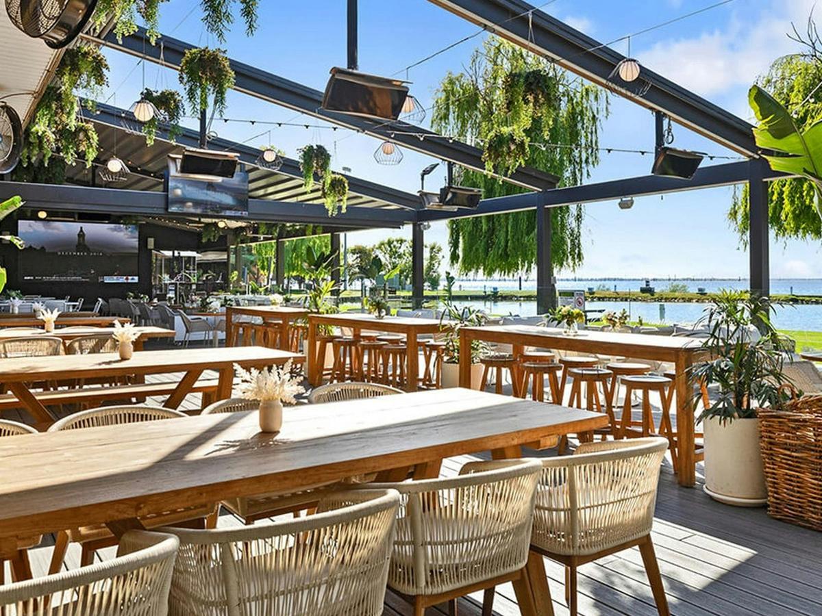 Mulwala's only Coffee Shop with stunning waterfront views