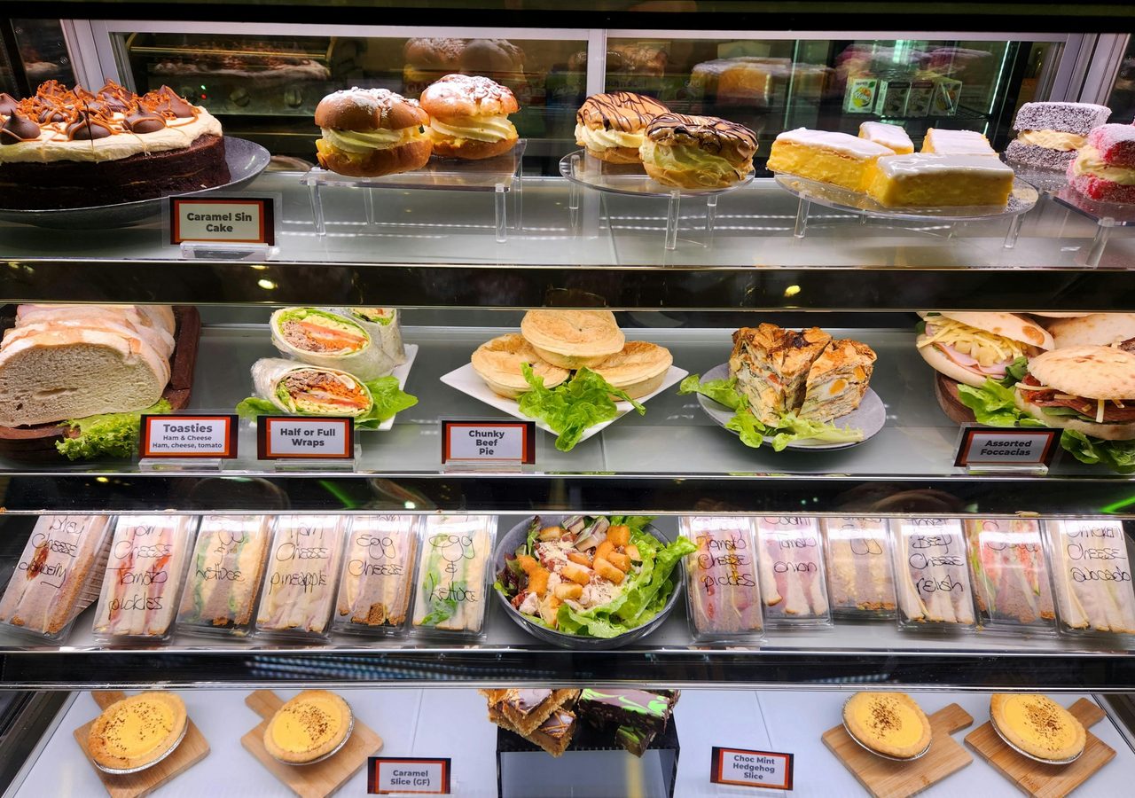 Freshly made sandwiches, tasty wraps and tempting fried favourities it all at Ski Club Coffee Shop
