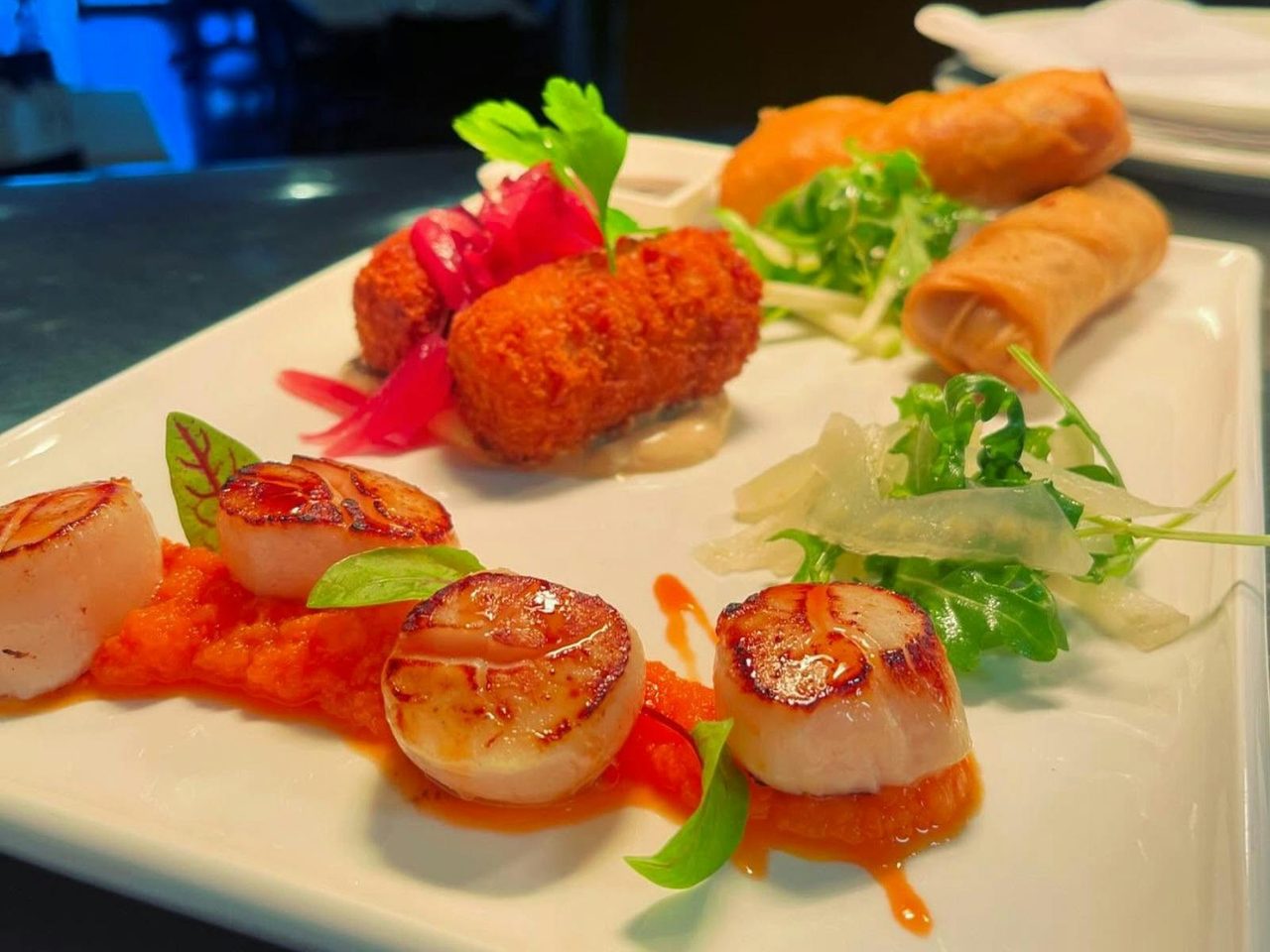 Taste Entree with scallops and spring rolls