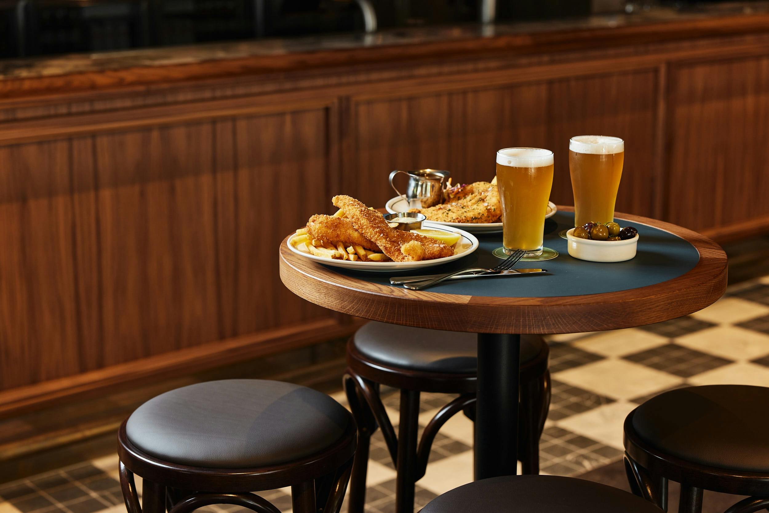 The Belroy Hotel - Beer, Schnitzel, Fish & Chips in the Sports Bar